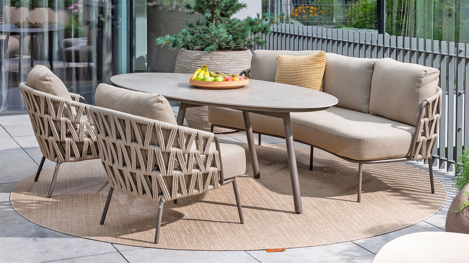 4 Seasons Outdoor Mallorca Dining Sessel Low mit 2 Kissen Terre/Taupe