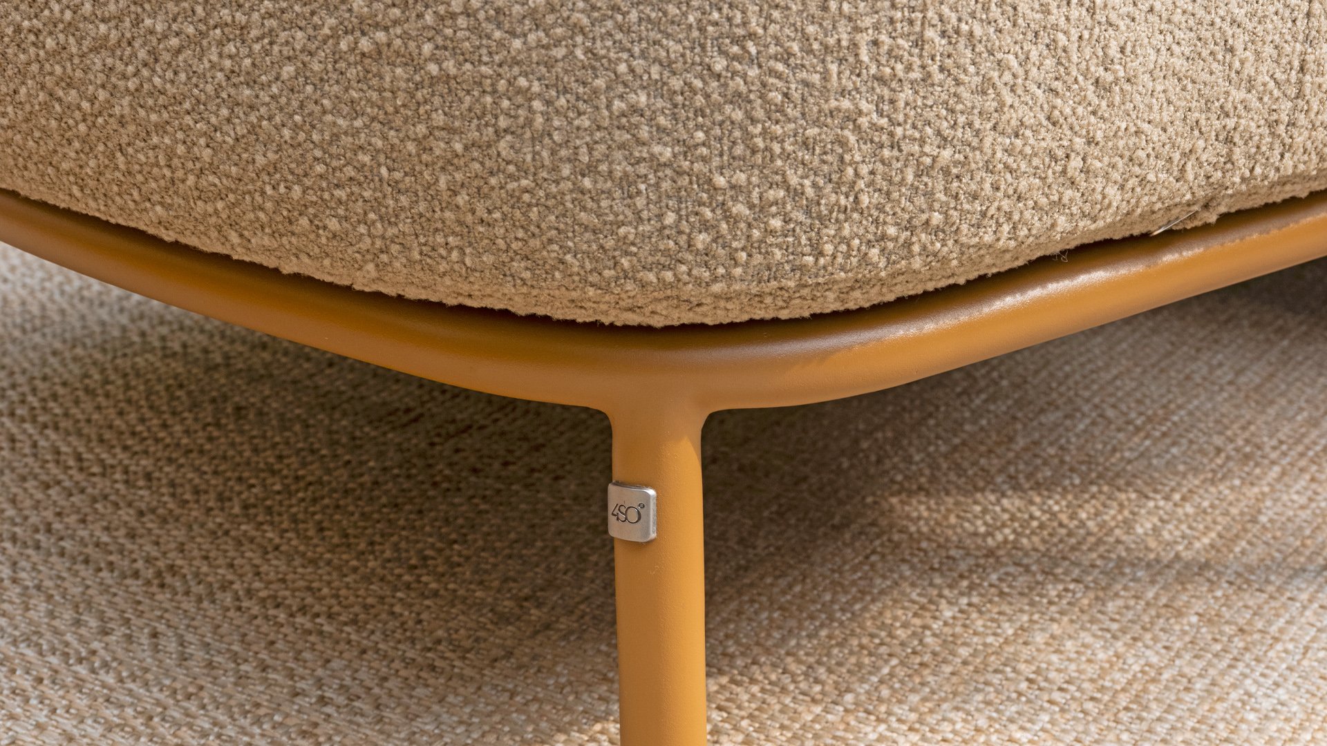4 Seasons Outdoor Biarritz Sofa 2.5-Sitzer mit 3 Kissen Boucle Amber/Braun