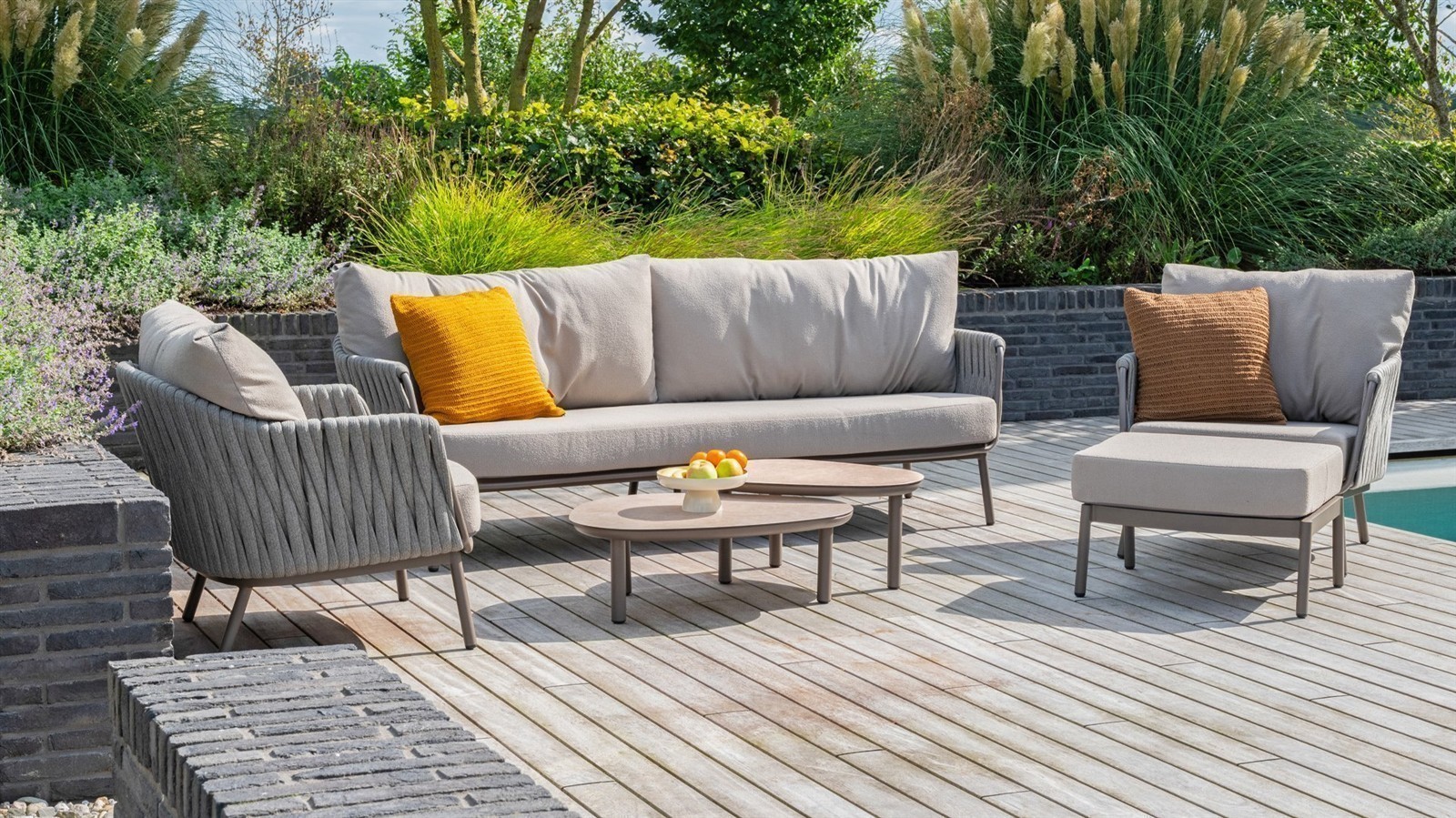 Taste by 4 Seasons Outdoor Cannes Lounge Set mit Kissen Terre/grau