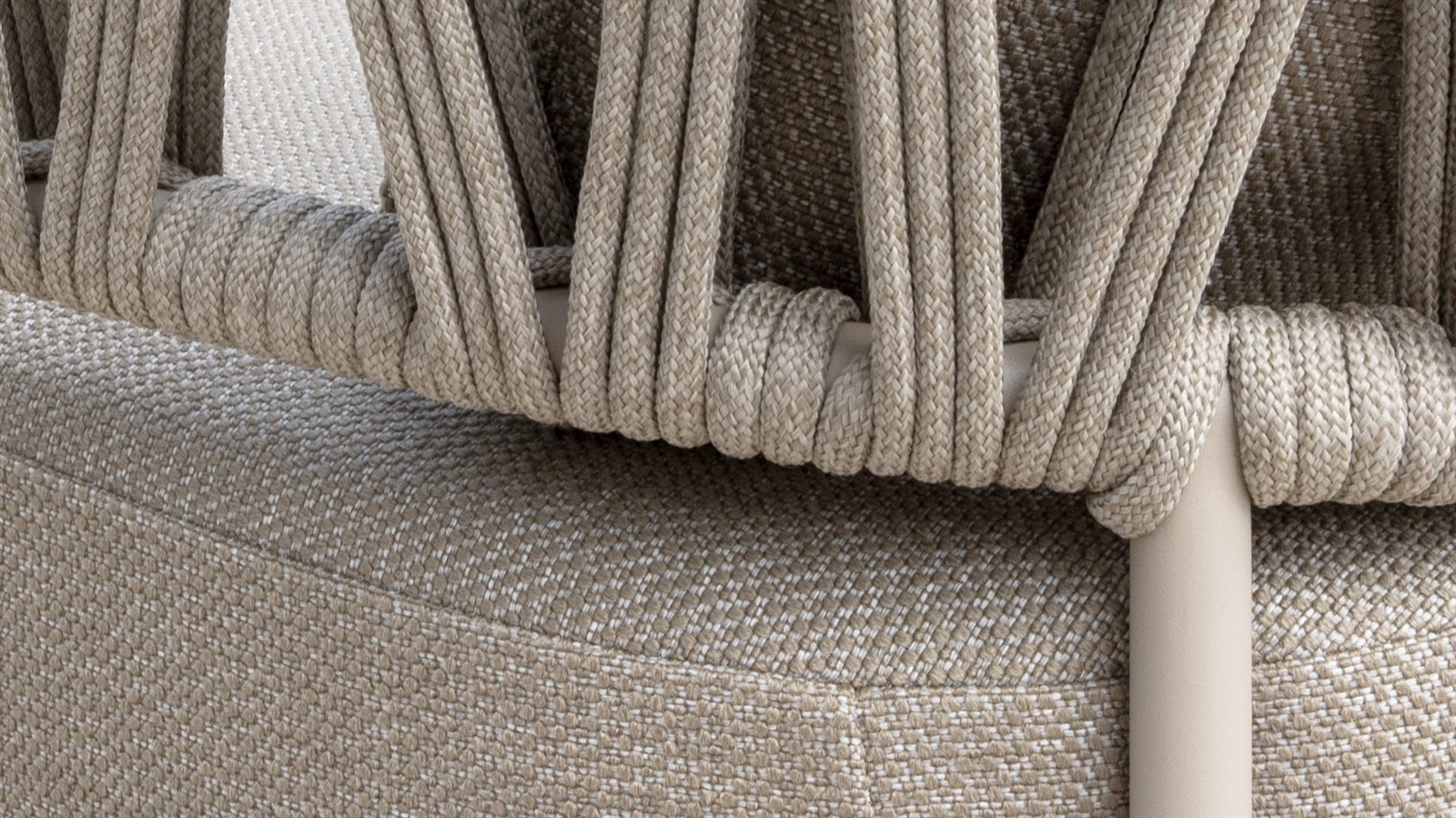 Taste by 4 Seasons Outdoor Calma Sofa 3-Sitzer mit 3 Kissen Latte/Taupe