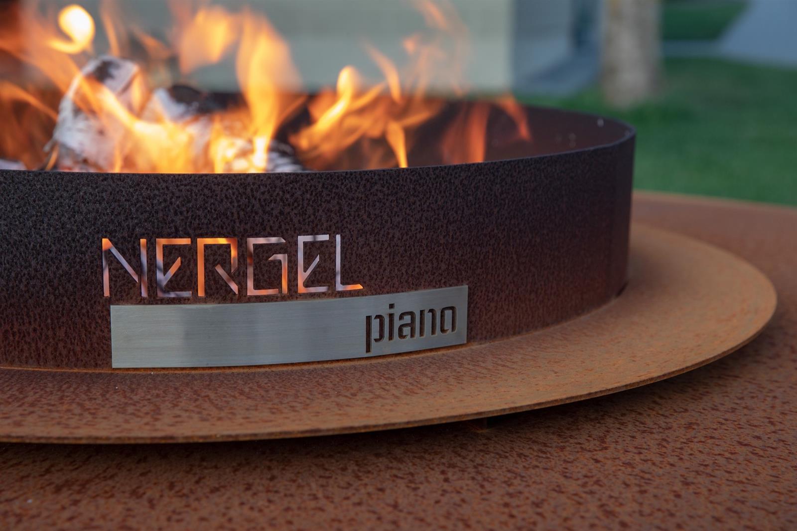 Feuerstelle Piano Cor-ten Stahl